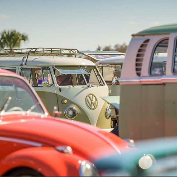 Vintage Blue Woody Wagon with Surfboard - Picture 2 of 4